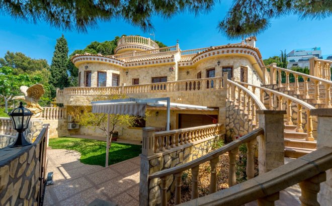 Resale - Villa -
Orihuela Costa - Costa Blanca