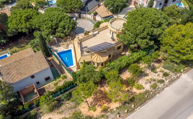 Resale - Villa -
Orihuela Costa - Costa Blanca