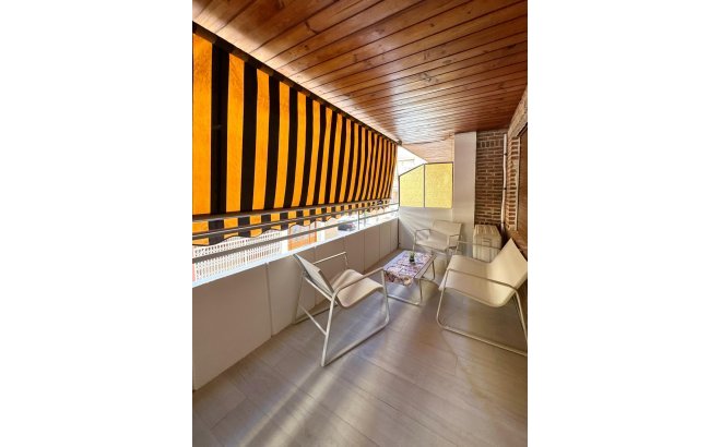 Resale - Apartment -
Torrevieja - El Acequión - Los Náufragos