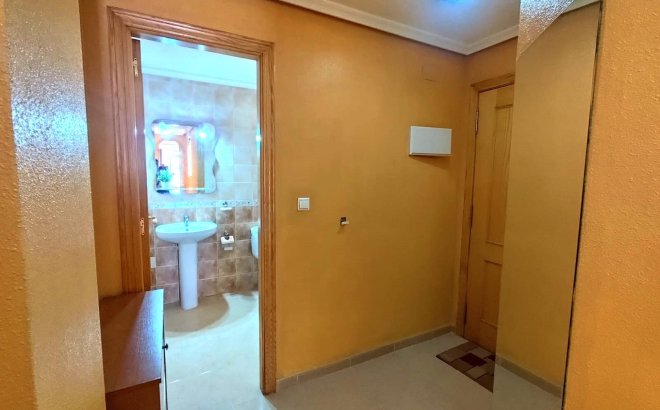 Resale - Apartment -
Torrevieja - Centro