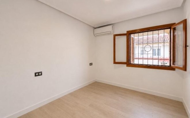Resale - Apartment -
Torrevieja - Acequion
