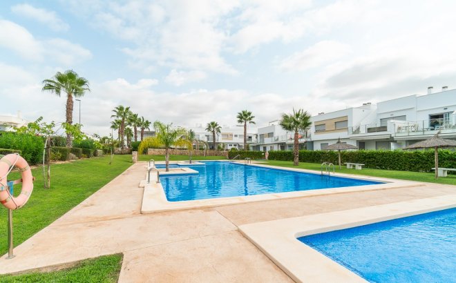 Resale - Bungalow -
Vistabella Golf Entre Naranjos - Inland