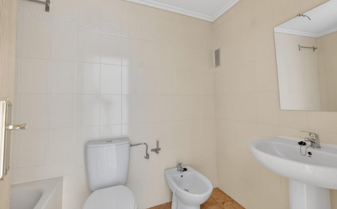 Resale - Apartment -
Torrevieja - El Limonar