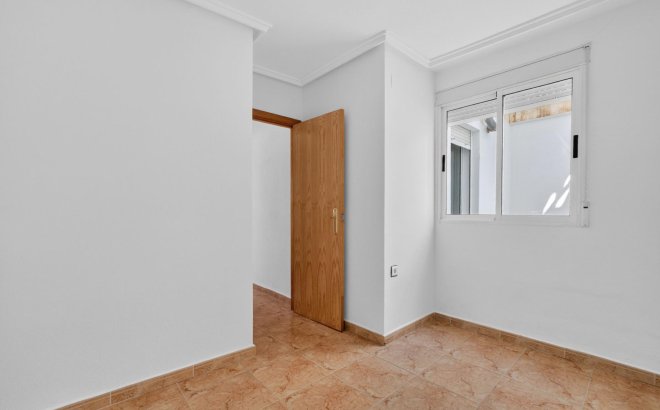 Resale - Apartment -
Torrevieja - El Limonar