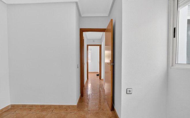 Resale - Apartment -
Torrevieja - El Limonar