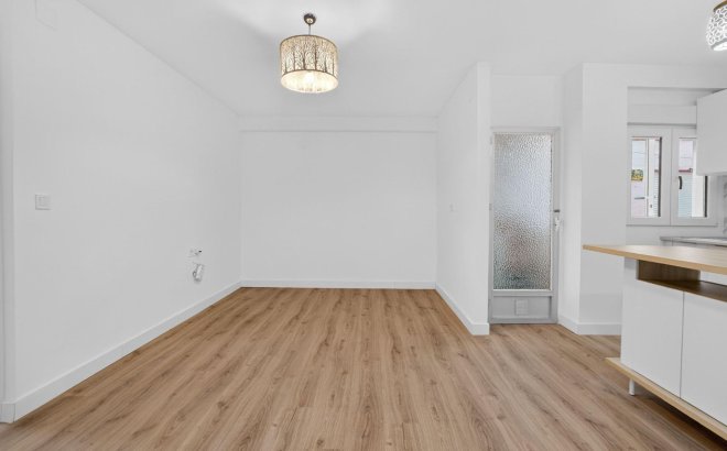 Resale - Apartment -
Torrevieja - Centro