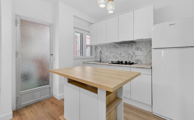 Resale - Apartment -
Torrevieja - Centro