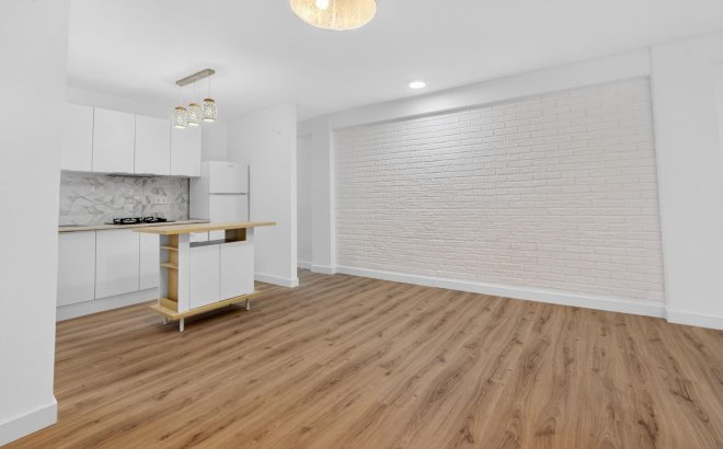 Resale - Apartment -
Torrevieja - Centro