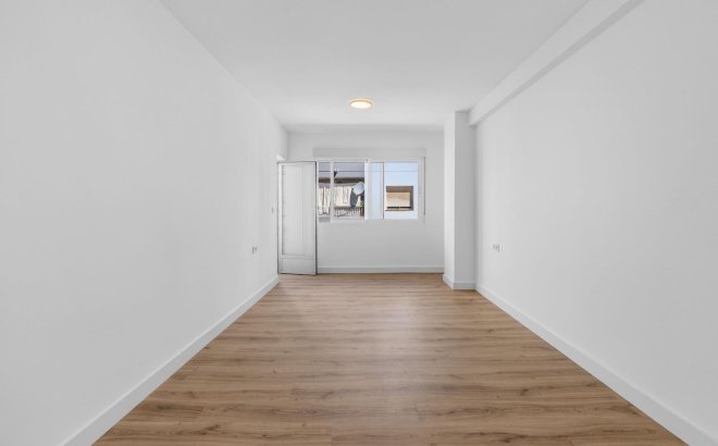 Resale - Apartment -
Torrevieja - Centro