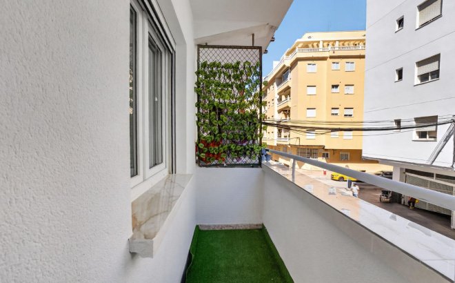 Resale - Apartment -
Torrevieja - Centro