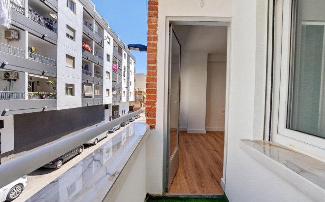 Resale - Apartment -
Torrevieja - Centro