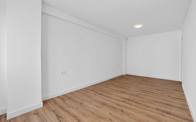 Resale - Apartment -
Torrevieja - Centro