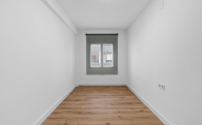Resale - Apartment -
Torrevieja - Centro