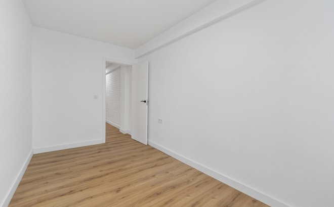 Resale - Apartment -
Torrevieja - Centro