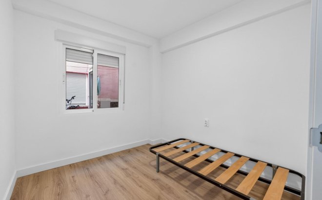 Resale - Apartment -
Torrevieja - Centro