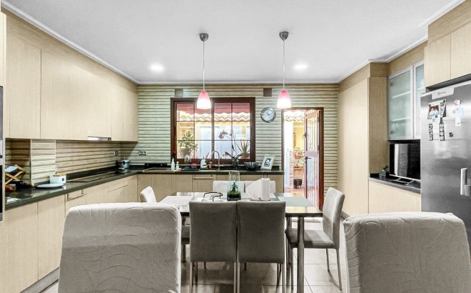 Resale - Town House -
Torrevieja - Costa Blanca
