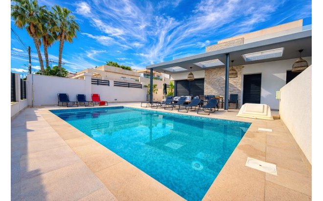 Resale - Villa -
Los Balcones - Costa Blanca