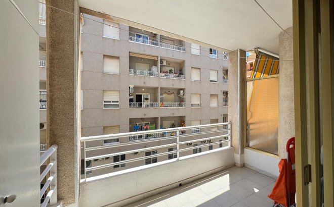 Resale - Apartment -
Torrevieja - Centro