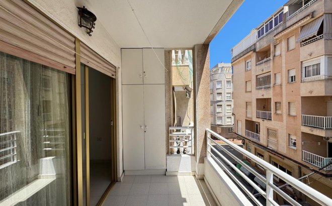 Resale - Apartment -
Torrevieja - Centro