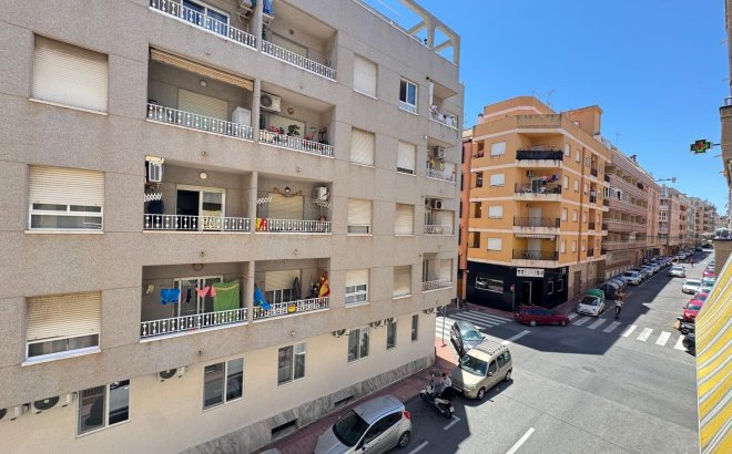 Resale - Apartment -
Torrevieja - Centro