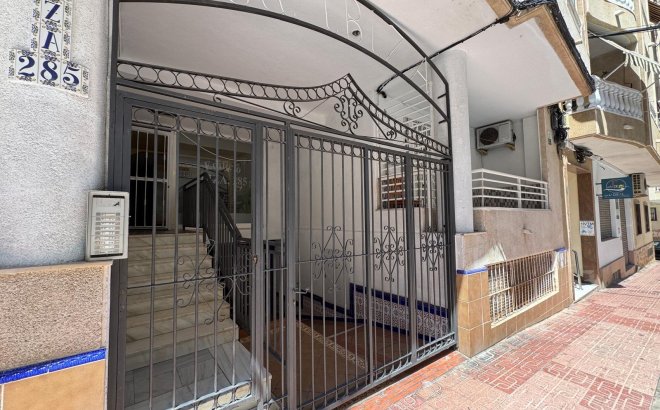 Resale - Apartment -
Torrevieja - Centro