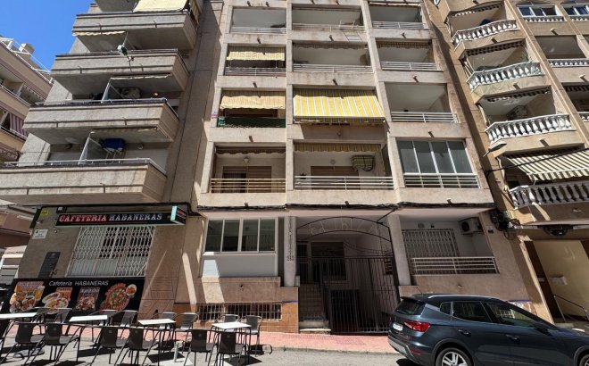 Resale - Apartment -
Torrevieja - Centro