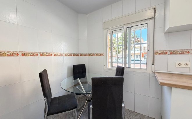Resale - Apartment -
Torrevieja - Centro