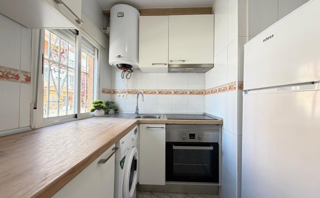 Resale - Apartment -
Torrevieja - Centro