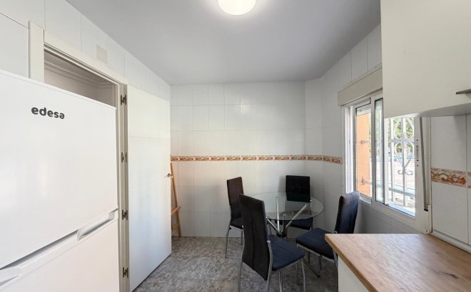 Resale - Apartment -
Torrevieja - Centro