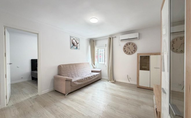 Resale - Apartment -
Torrevieja - Centro