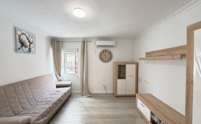 Resale - Apartment -
Torrevieja - Centro