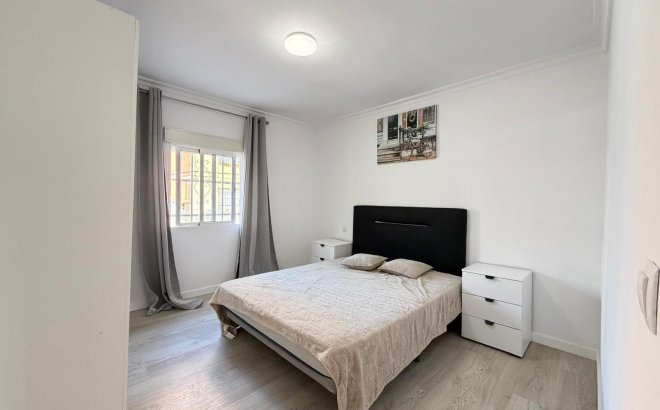 Resale - Apartment -
Torrevieja - Centro