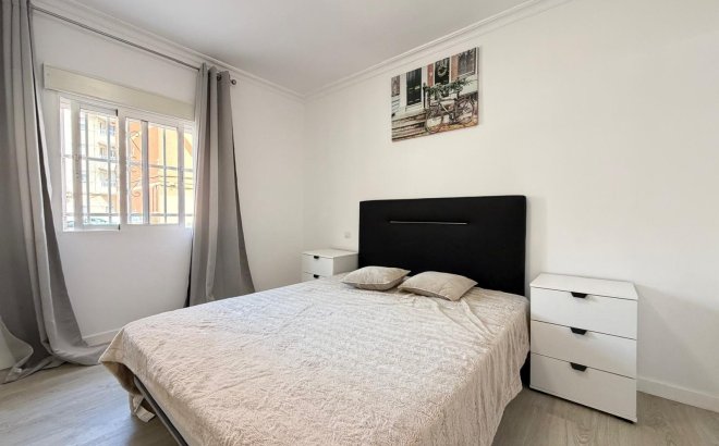 Resale - Apartment -
Torrevieja - Centro