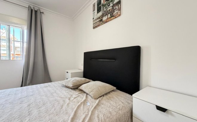 Resale - Apartment -
Torrevieja - Centro