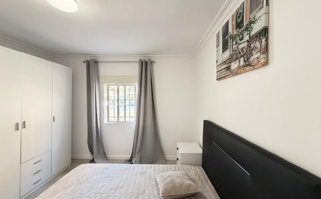 Resale - Apartment -
Torrevieja - Centro