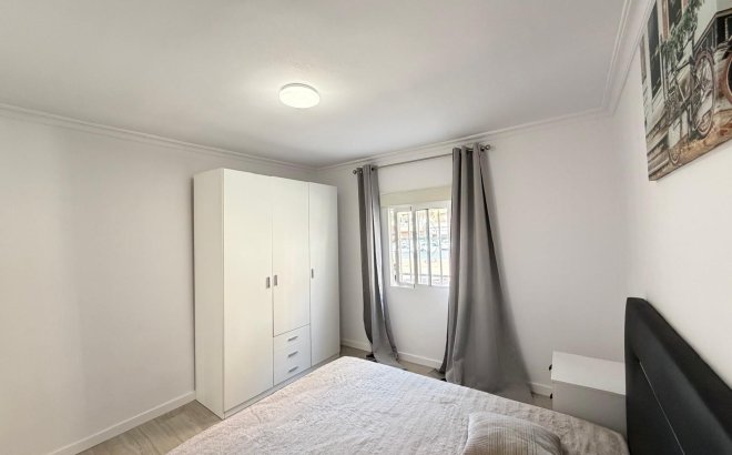 Resale - Apartment -
Torrevieja - Centro