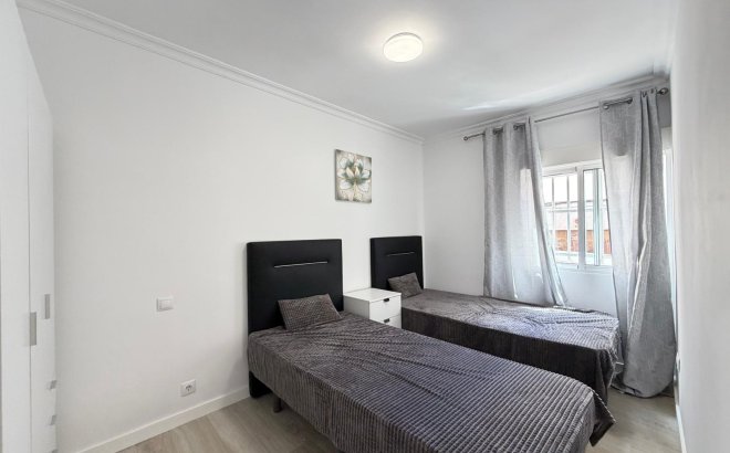 Resale - Apartment -
Torrevieja - Centro