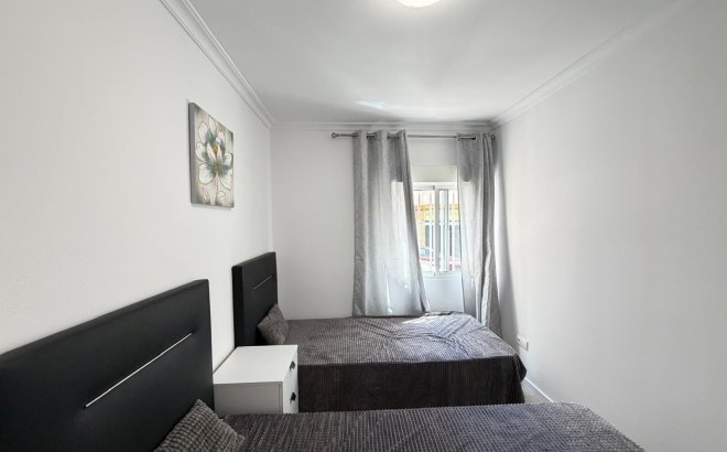Resale - Apartment -
Torrevieja - Centro
