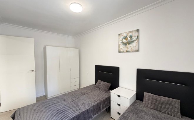 Resale - Apartment -
Torrevieja - Centro