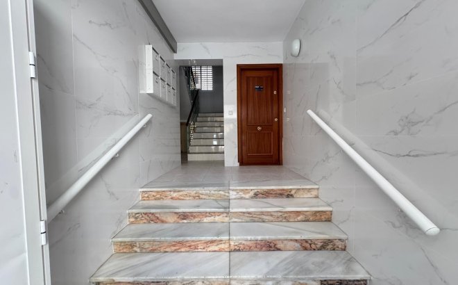 Resale - Apartment -
Torrevieja - Centro