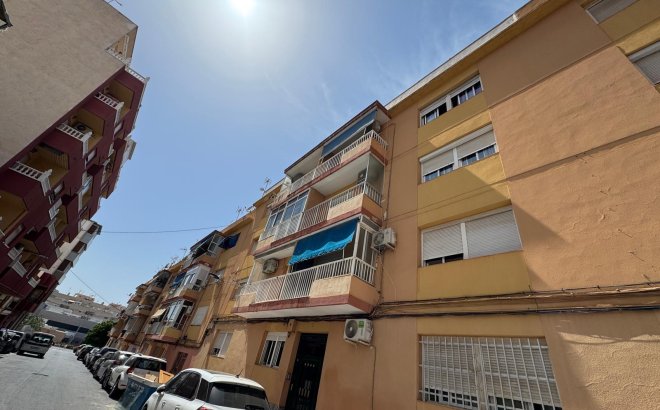 Resale - Apartment -
Torrevieja - Centro