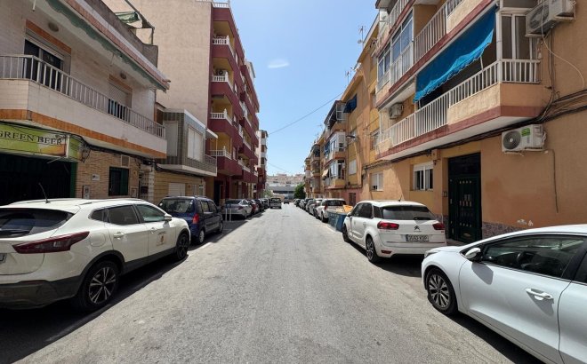 Resale - Apartment -
Torrevieja - Centro