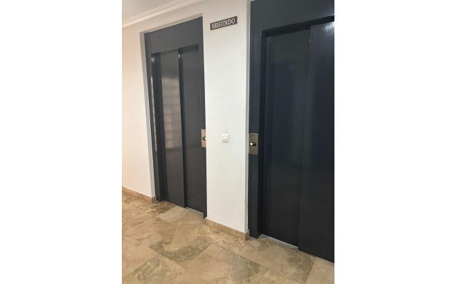 Resale - Apartment -
Torrevieja - Centro