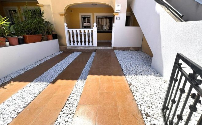 Resale - Bungalow -
Torrevieja - Los Balcones - Los Altos del Edén