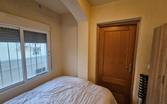 Resale - Bungalow -
Torrevieja - Lago Jardin