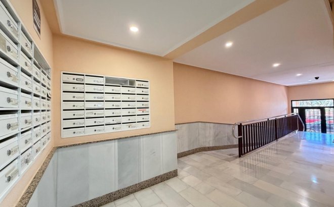 Resale - Apartment -
Torrevieja - Playa del Cura