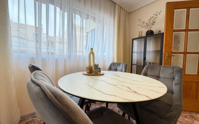 Revente - Appartement -
Torrevieja - Playa de los Locos