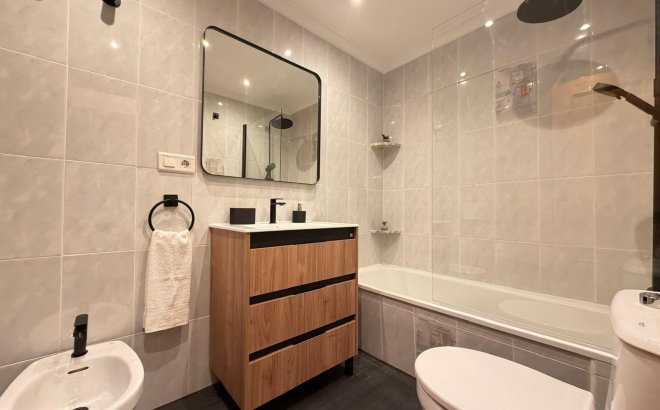 Revente - Appartement -
Torrevieja - Playa de los Locos