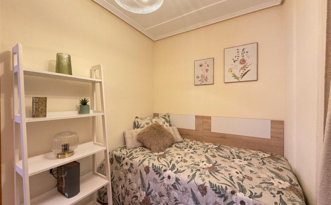 Revente - Appartement -
Torrevieja - Playa de los Locos