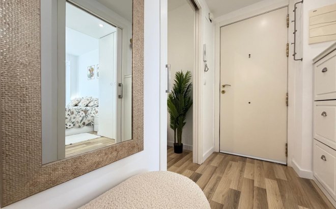 Resale - Apartment -
Torrevieja - Centro